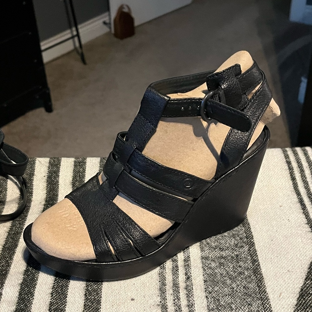 Born women's size 10 black wedges